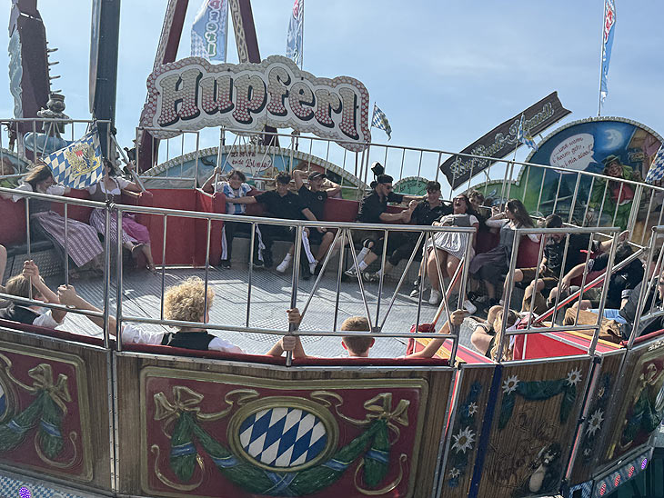 Hupferl auf dem Herbstfest Rosenheim 2024 (©Foto:Martin Schmitz)